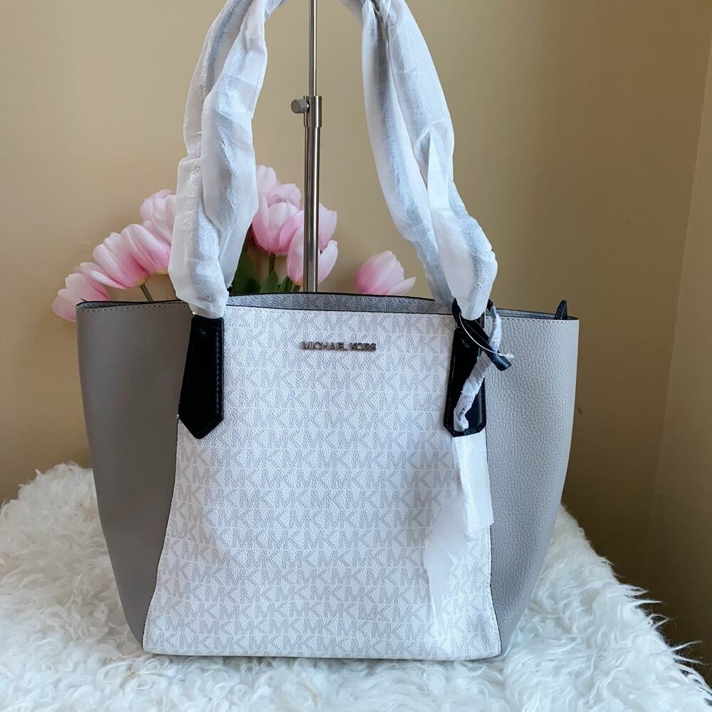 Michael Kors medium zip tote